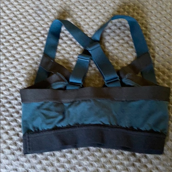 Super cute Sports Top by Aritzia - Picture 2 of 3